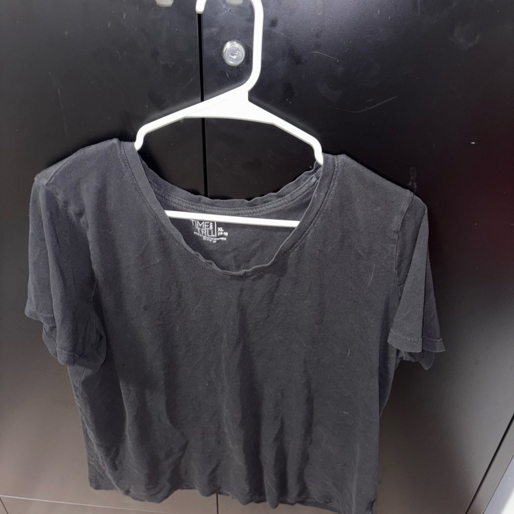 Time and Tru Women's Charcoal Short Sleeve Tee